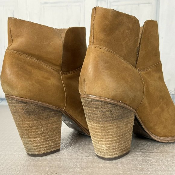 Vince Camuto Helyn Nubuck Leather Ankle Booties - Picture 6 of 9